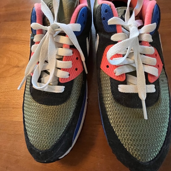 Nikes Brand New and one of a kind design. - Picture 1 of 6